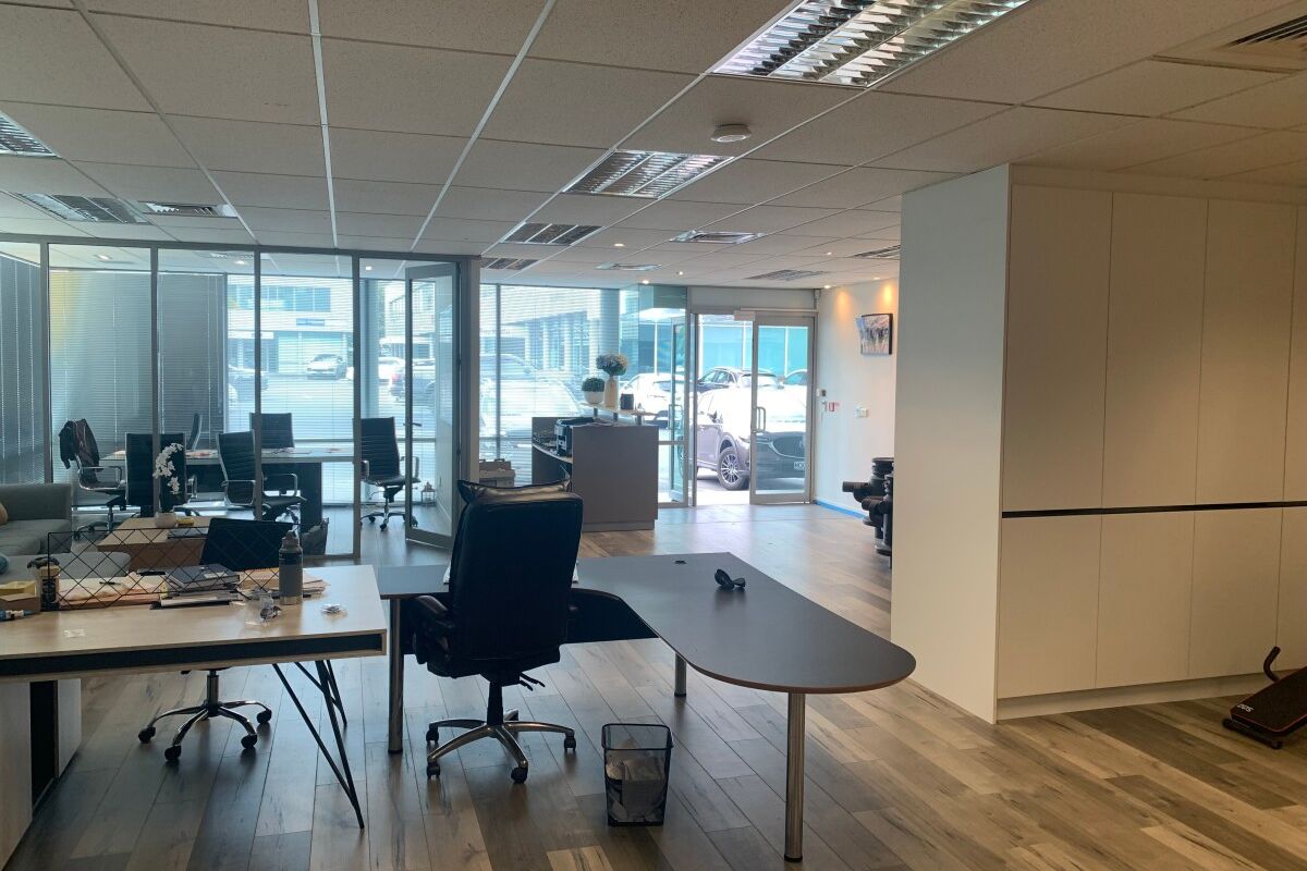179 sqm Ground Floor Office – Vacant Possession - Altro