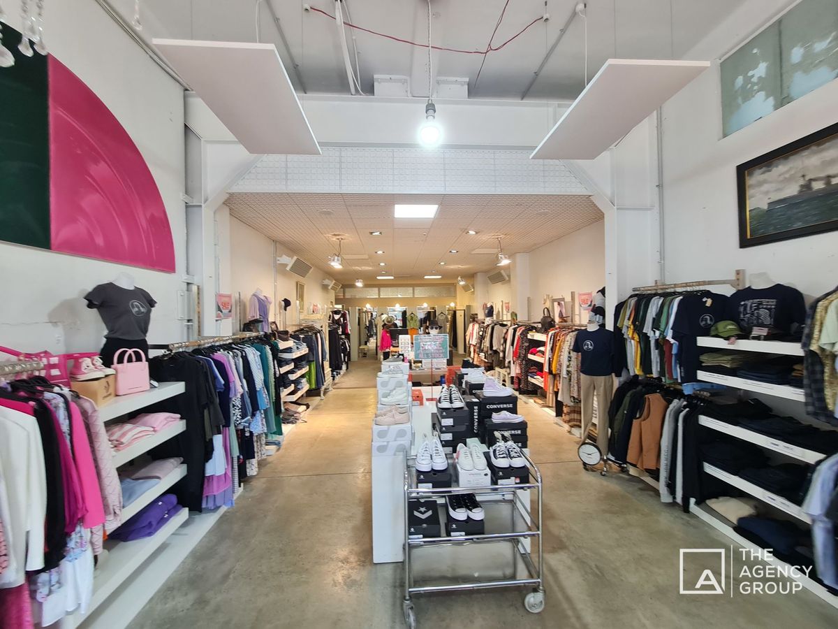 Great Showroom - Great Location - Vista 5