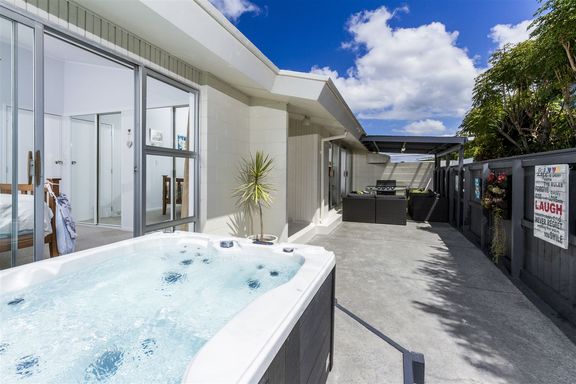 Property Value - 2/64 Seaview Road, Castor Bay - Realestate.co.nz