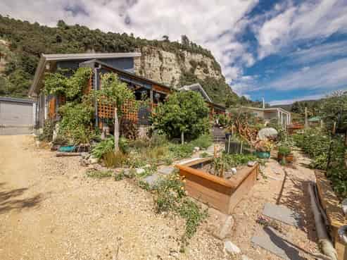28 Nikau Heights, Karamea