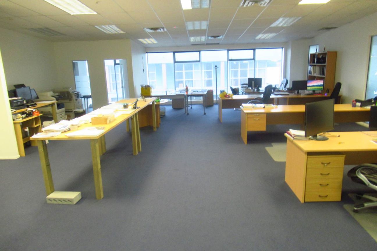 400M² AFFORDABLE MODERN OFFICE - View 5