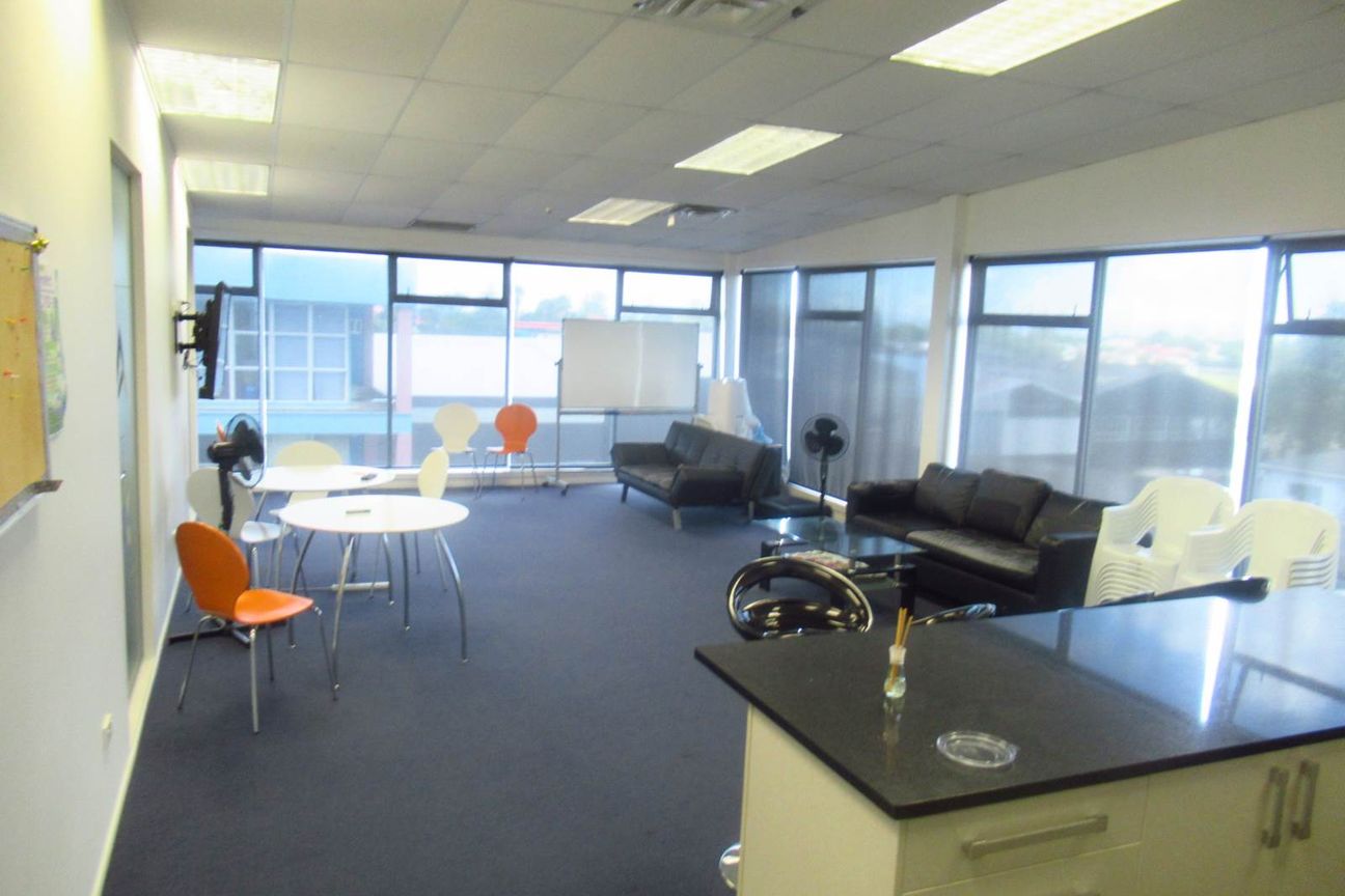 400M² AFFORDABLE MODERN OFFICE - View 2