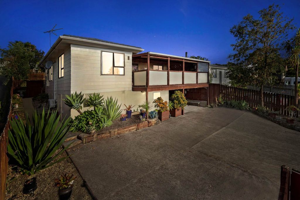 Property value 56 Brunner Road, Glen Eden realestate.co.nz