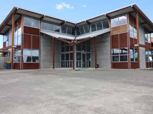Office & yard Central Kumeu