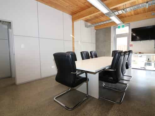 Office & yard Central Kumeu