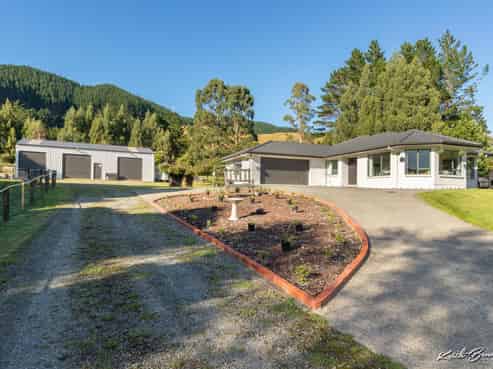 123J Johnsons Road, Whitemans Valley