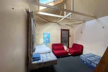 'ANNIE'S NIRVANA BACKPACKERS'
