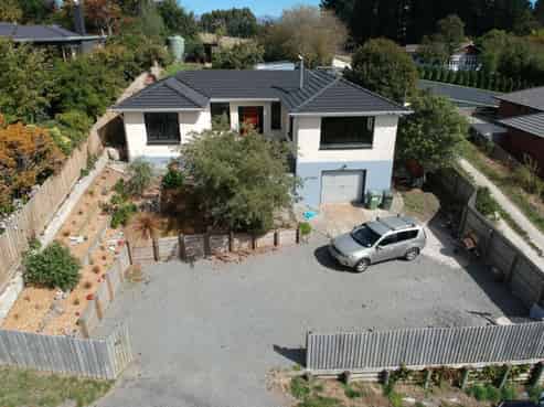 40 Maudes Road, Deborah