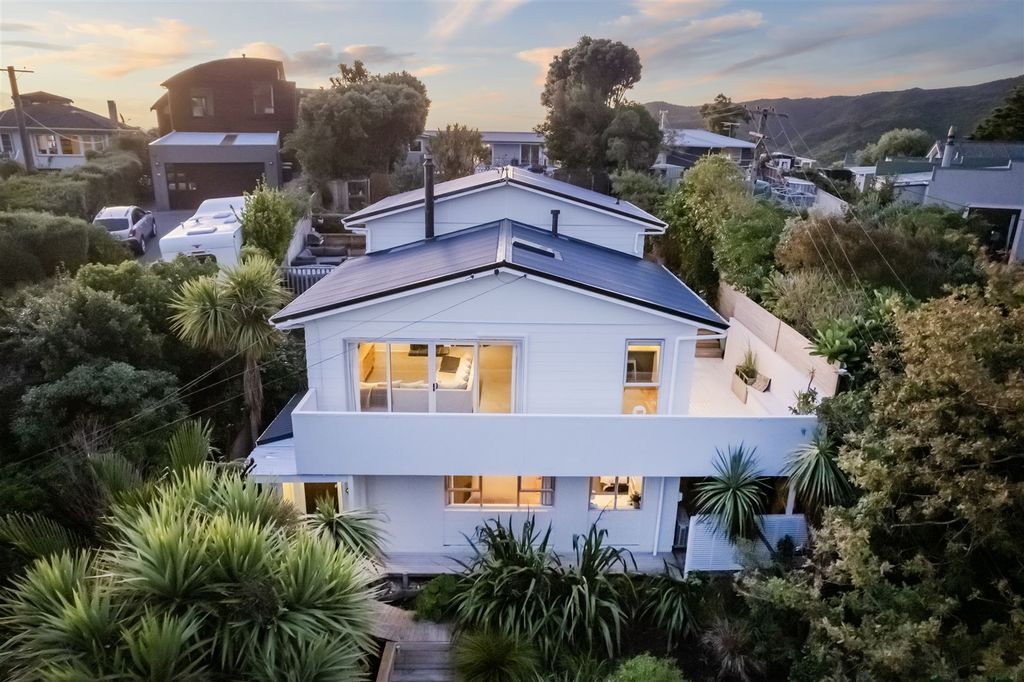 Property value 57 Gordon Road, Plimmerton realestate.co.nz
