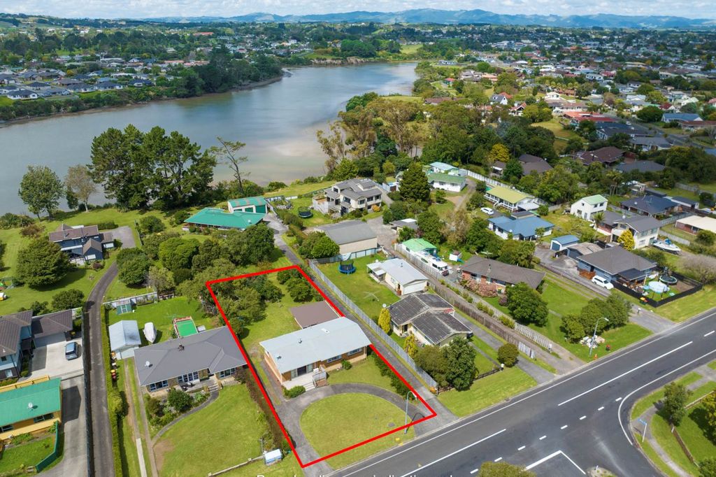 Property value 85 Sandspit Road, Waiuku realestate.co.nz