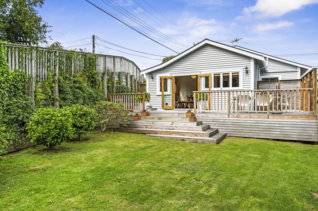 Property value 1 Woodland Road, Johnsonville realestate.co.nz