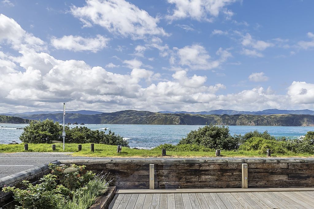Sold 124 Breaker Bay Road, Breaker Bay realestate.co.nz