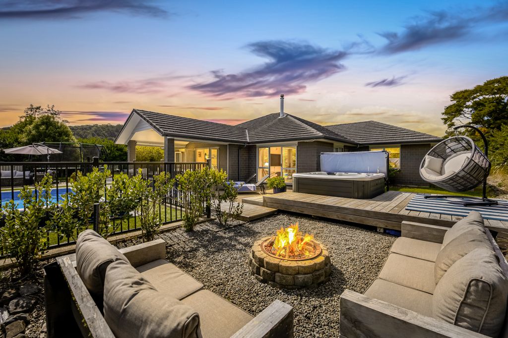 Property value 1009 Kahikatea Flat Road, Waitoki realestate.co.nz