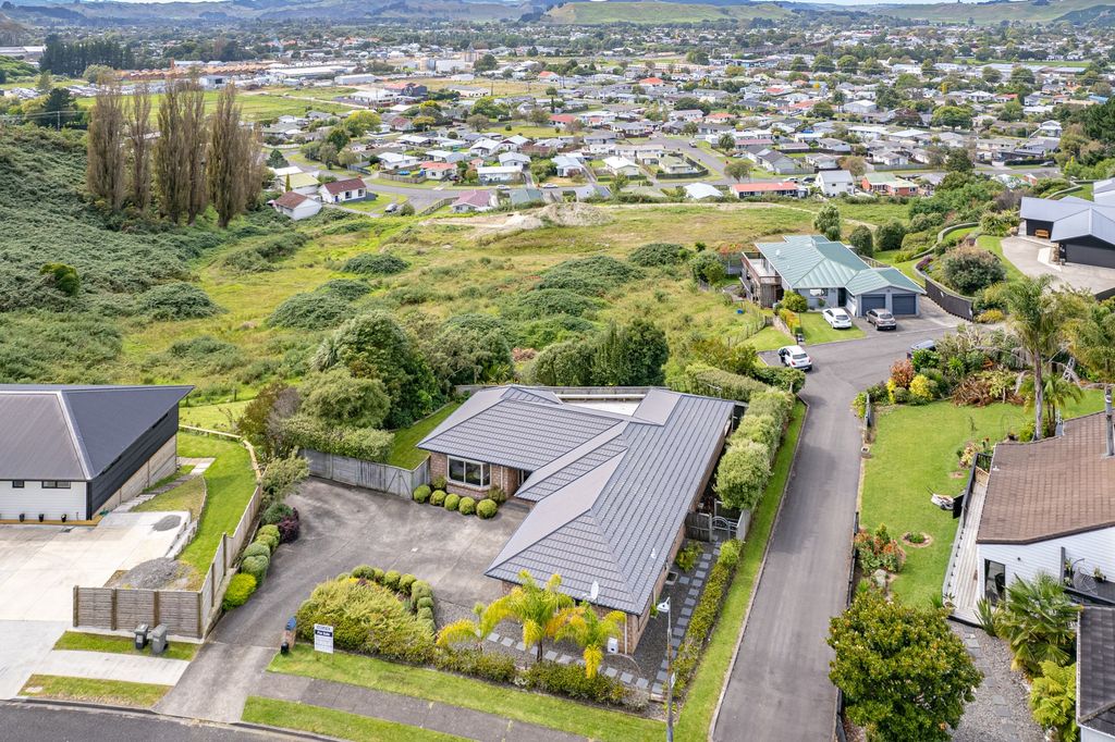 Sold 64 Parkdale Drive, Aramoho realestate.co.nz