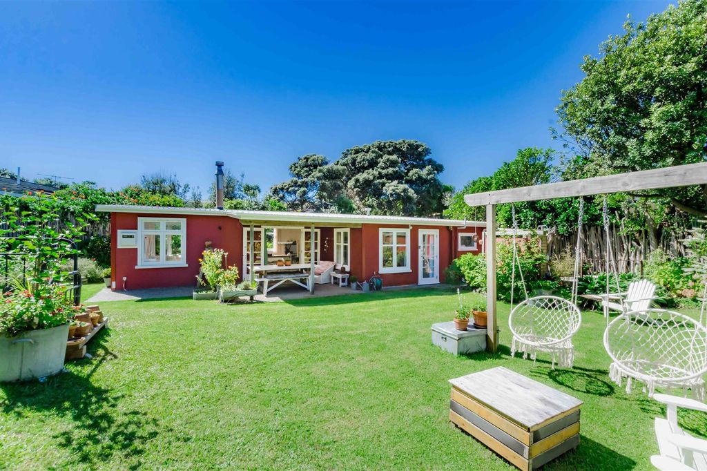 Sold 42 Field Way, Waikanae Beach realestate.co.nz