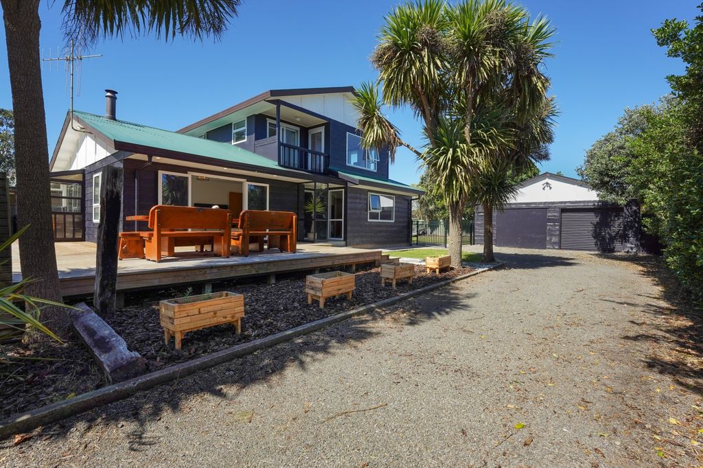 Property value 73 Atkinson Avenue, Otaki Beach realestate.co.nz