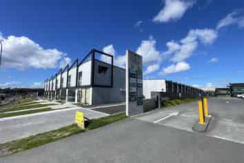 Hotspot retails and storage in Westgate