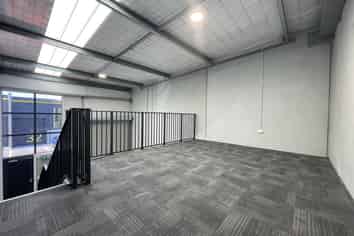 Hotspot retails and storage in Westgate