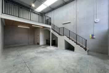 Hotspot retails and storage in Westgate