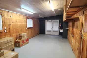 Showroom and warehouse - Clevedon