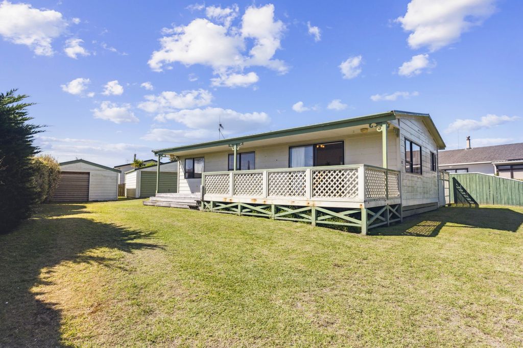 Property value 12 Hydrabad Drive, Waitarere Beach realestate.co.nz