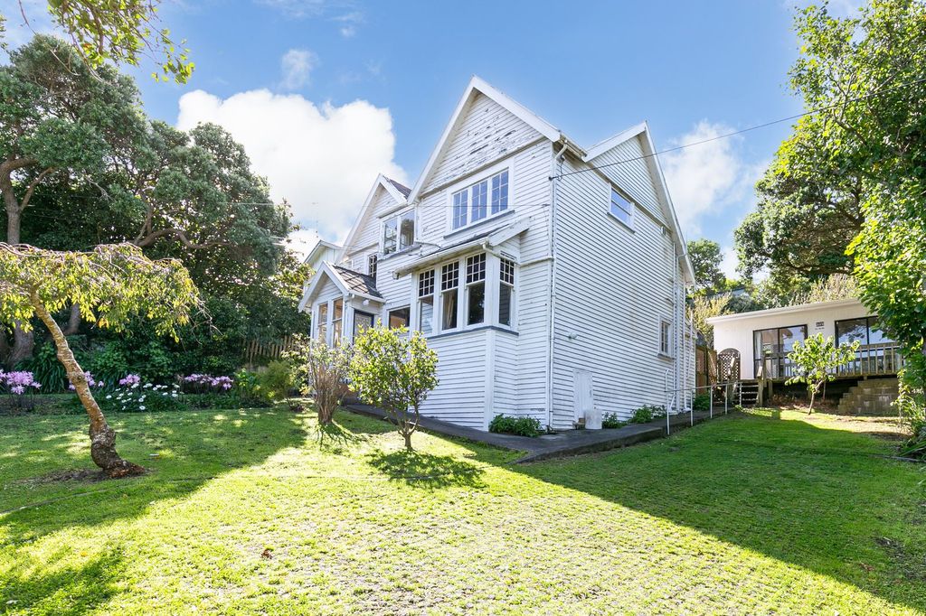 Sold 33B Hamilton Road, Hataitai realestate.co.nz