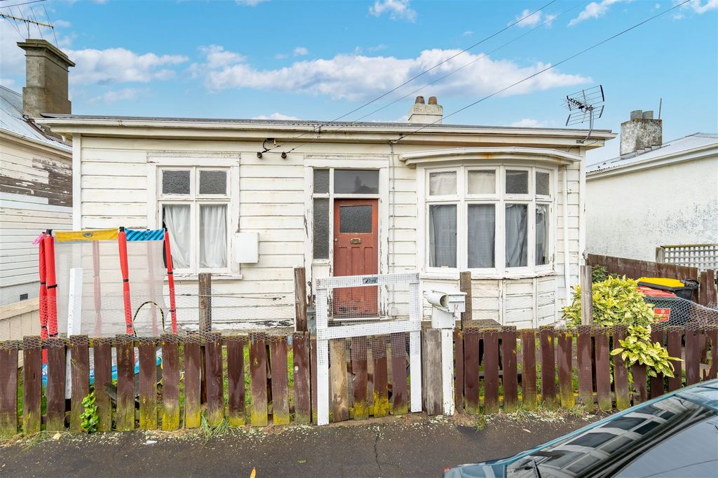 Sold 11 Bathgate Street, South Dunedin realestate.co.nz