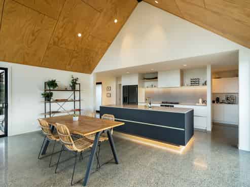 275 Bronte Road West, Mahana