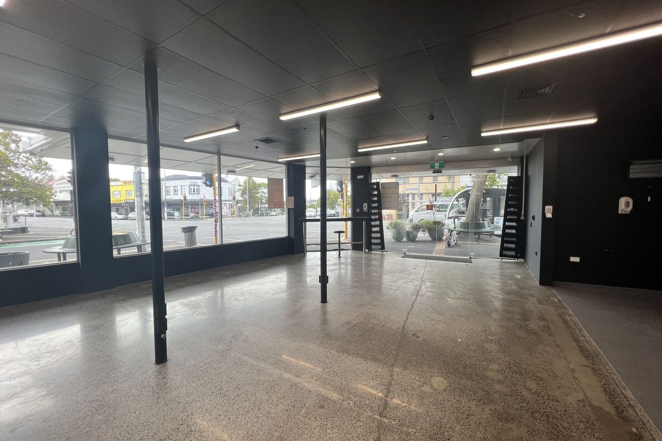 Prime Retail Site with Maximum Exposure – pohled 6