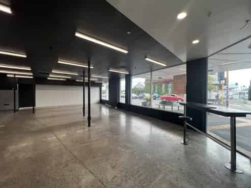Prime Retail Site with Maximum Exposure
