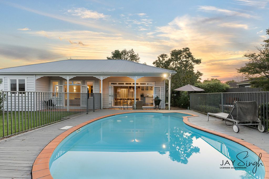 Property value 8 Monument Road, Clevedon realestate.co.nz