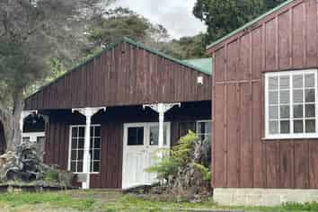 Retail/Office/Yard with Great Exposure