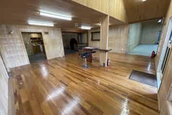 Retail/Office/Yard with Great Exposure