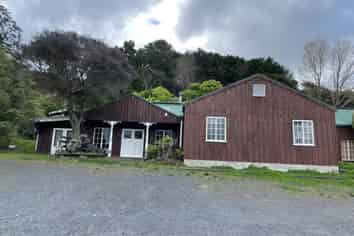 Retail/Office/Yard with Great Exposure
