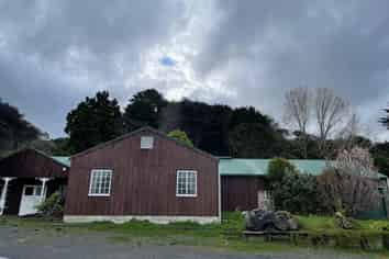 Retail/Office/Yard with Great Exposure
