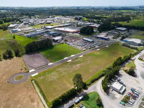 FENCED YARD IN WAIPAPA