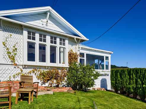 54 Ferry Road, Days Bay