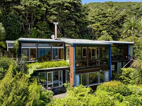 7 Huia Road, Days Bay