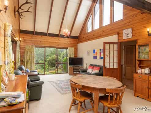 695 Whitemans Valley Road, Whitemans Valley
