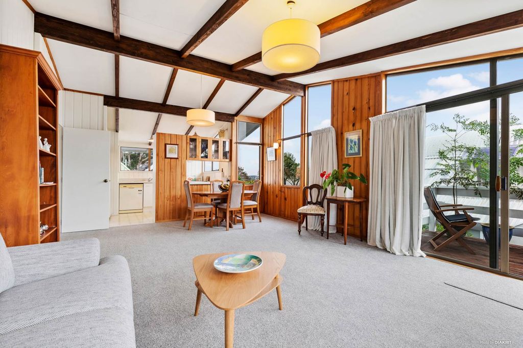 Property value 2/82 Knights Road, Rothesay Bay realestate.co.nz