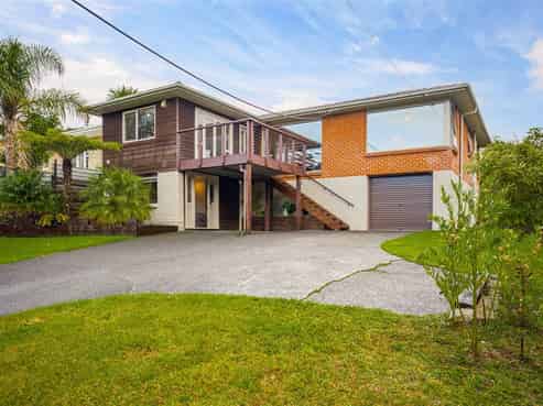 8 Rauhuia Crescent, Parau