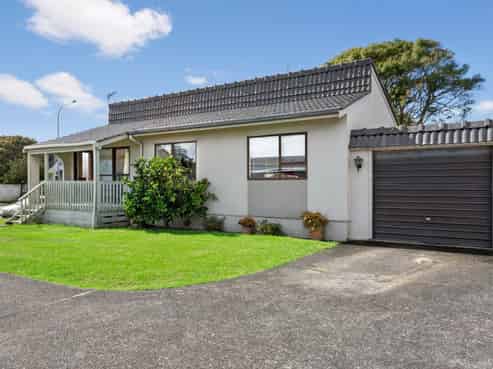 1/31 Akoranga Drive, Northcote