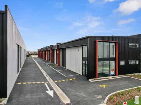 INDUSTRIAL UNITS IN BURBUSH, HAMILTON