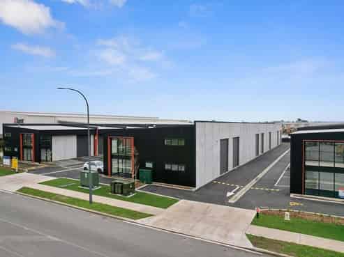 INDUSTRIAL UNITS IN BURBUSH, HAMILTON