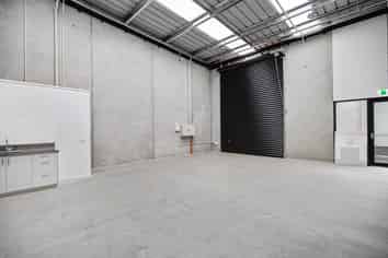 INDUSTRIAL UNITS IN BURBUSH, HAMILTON
