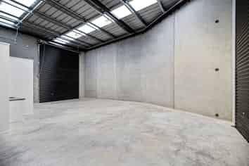 INDUSTRIAL UNITS IN BURBUSH, HAMILTON