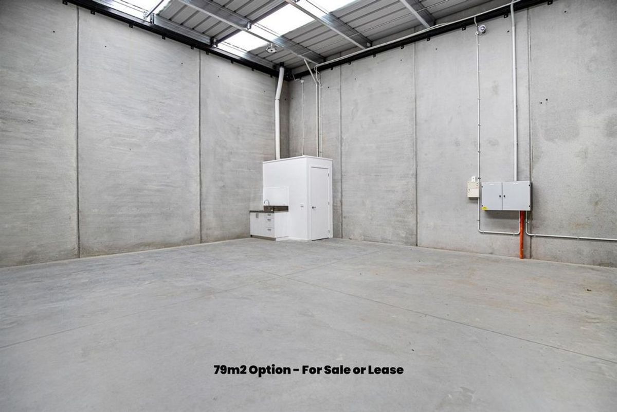 INDUSTRIAL UNITS IN BURBUSH, HAMILTON - Daha fazla