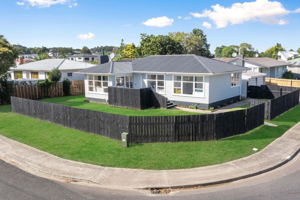 Property value 15 Adams Road, Manurewa realestate.co.nz