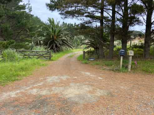 4560 Pouto Road, Pouto