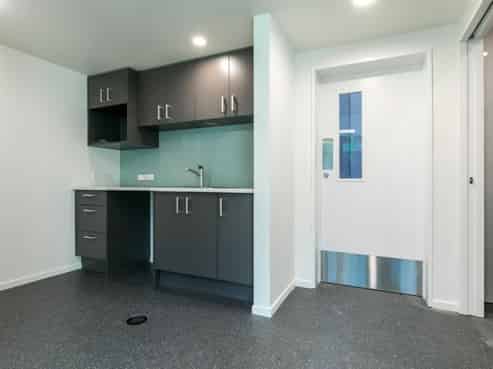 Immaculate 362sqm warehouse/office
